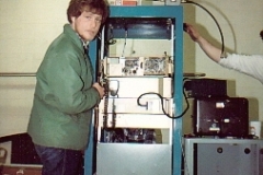 VE6AMC-joining-us-for-install-of-146_680-VE7RNA-at-Saturna-Island-May-1985